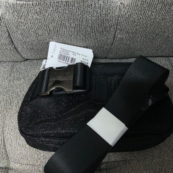 Lululemon Everywhere Glitter Belt Bag 1L in Dark Silver/Graphite Grey/Silver - Picture 4 of 8